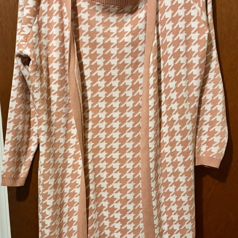 Elegant Pink Houndstooth Midi Dress
